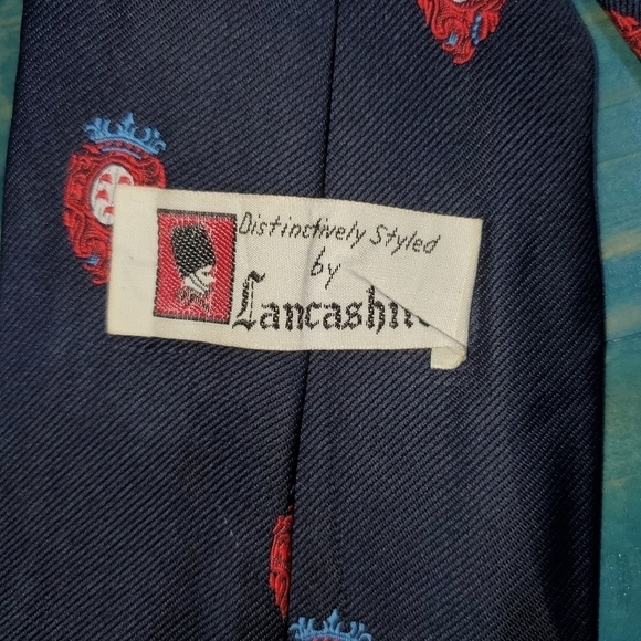 Blue tie with red pattern NEW - Picture 5 of 6